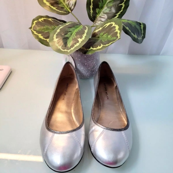 Antonio Melani Silver Ballet Flats Size 9.5 - Picture 6 of 6